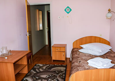 Номер 1 местный 1 комнатный 2 категории (1 тип) в санатории Целебный ключ в Ессентуках - фотография