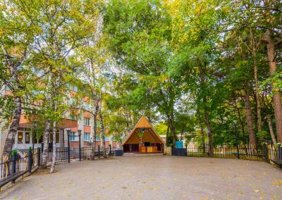 Танцевальная площадка на территории санатория Целебный Ключ город Ессентуки - фотография