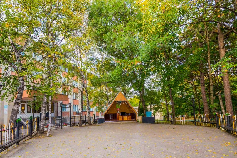 Танцевальная площадка на территории санатория Целебный Ключ город Ессентуки - фотография