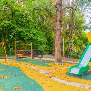 Детская площадка на территории санатория Целебный Ключ город Ессентуки - фотография