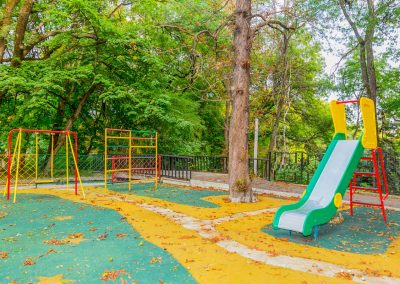 Детская площадка на территории санатория Целебный Ключ город Ессентуки - фотография