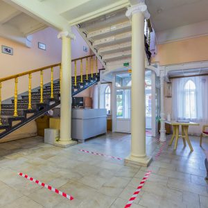 Зона ресепшен в санатории Целебный Ключ город Ессентуки - фотография