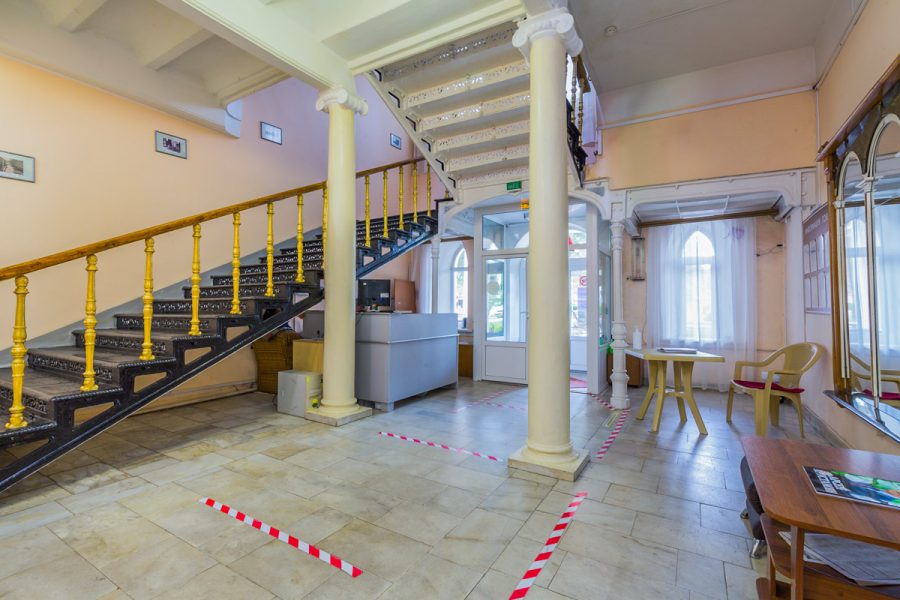 Зона ресепшен в санатории Целебный Ключ город Ессентуки - фотография