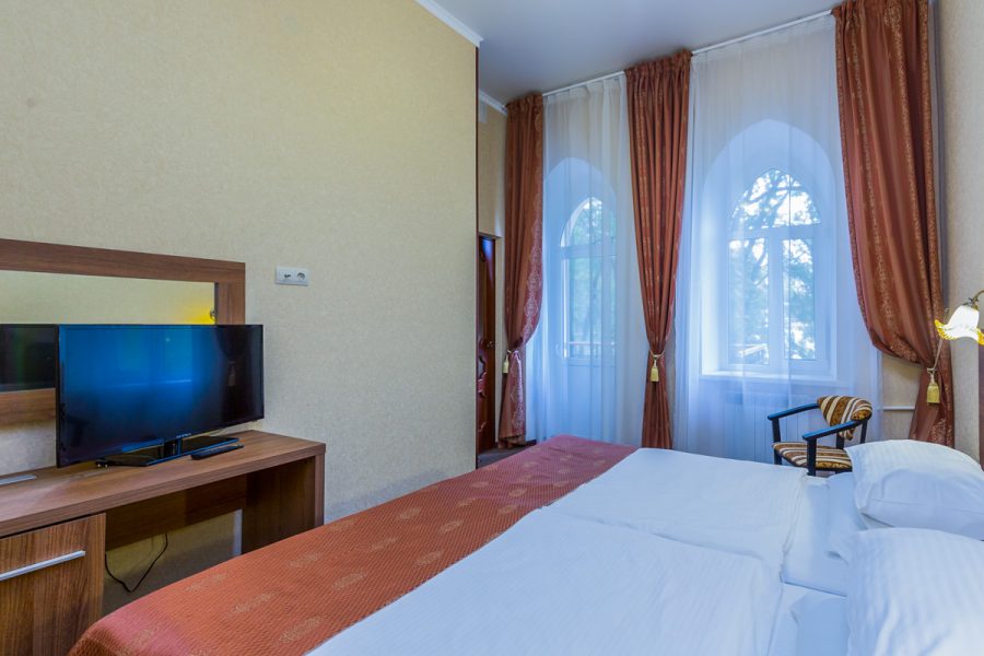 Номер Люкс 2 местный 2 комнатный новый в санатории Целебный ключ город Ессентуки - фотография