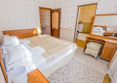 Номер Люкс 2 местный 2 комнатный в санатории Целебный ключ город Ессентуки - фотография