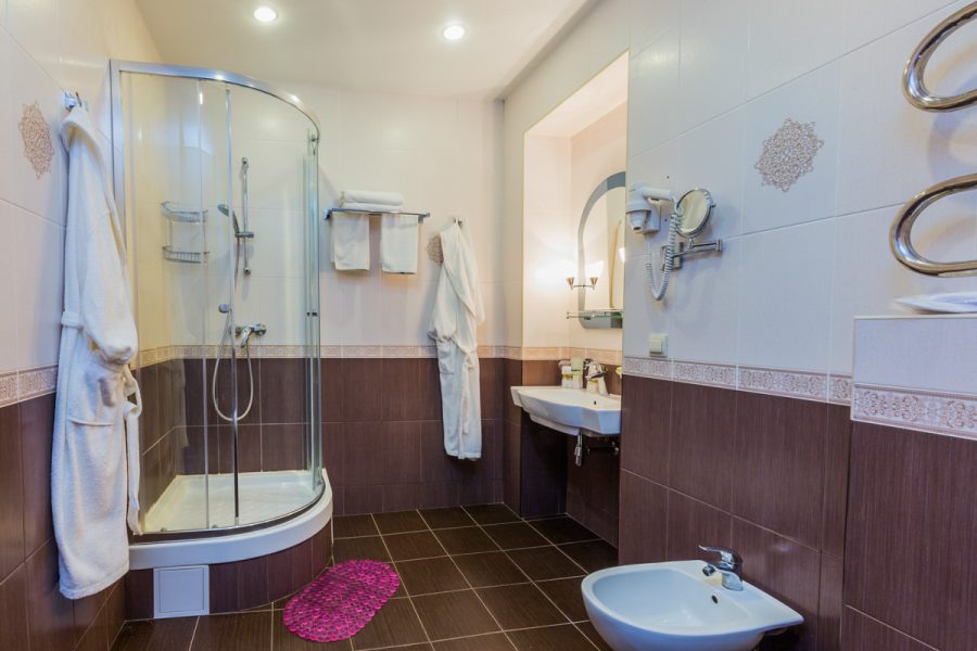 Ванная комната в номере Люкс 2 местный 2 комнатный новый в санатории Целебный ключ город Ессентуки - фотография