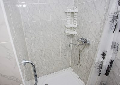 Ванная комната в номере 2 местный 1 комнатный 2 категории в санатории Целебный ключ город Ессентуки - фотография