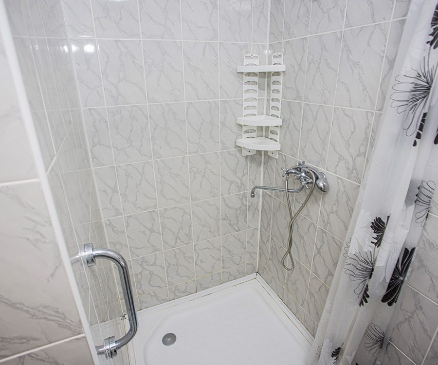 Ванная комната в номере 2 местный 1 комнатный 2 категории в санатории Целебный ключ город Ессентуки - фотография