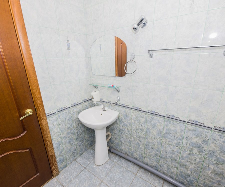 Ванная комната в номере Люкс 2 местный 2 комнатный в санатории Целебный ключ город Ессентуки - фотография