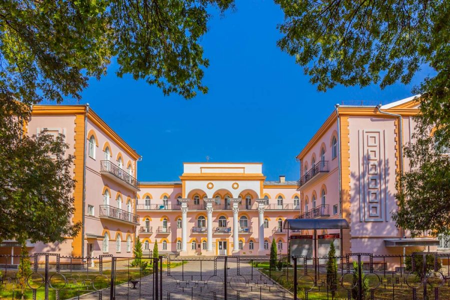 Вид на корпус санатория Целебный Ключ город Ессентуки - фотография