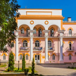 Вид на корпус санатория Целебный Ключ город Ессентуки - фотография