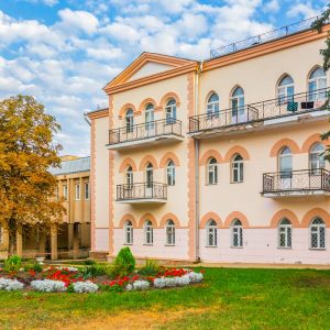 Вид на корпус санатория Целебный Ключ город Ессентуки - фотография