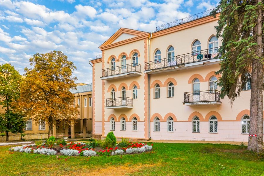 Вид на корпус санатория Целебный Ключ город Ессентуки - фотография