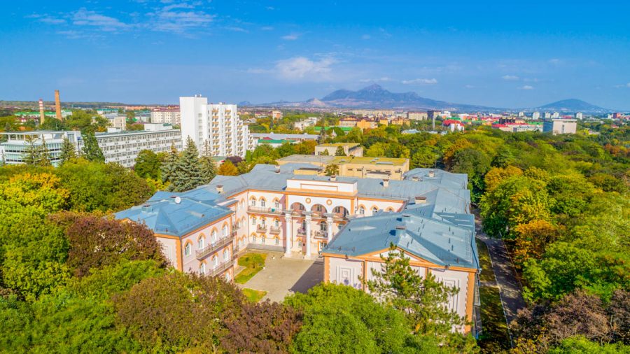 Вид на корпуса сверху санатория Целебный Ключ город Ессентуки - фотография