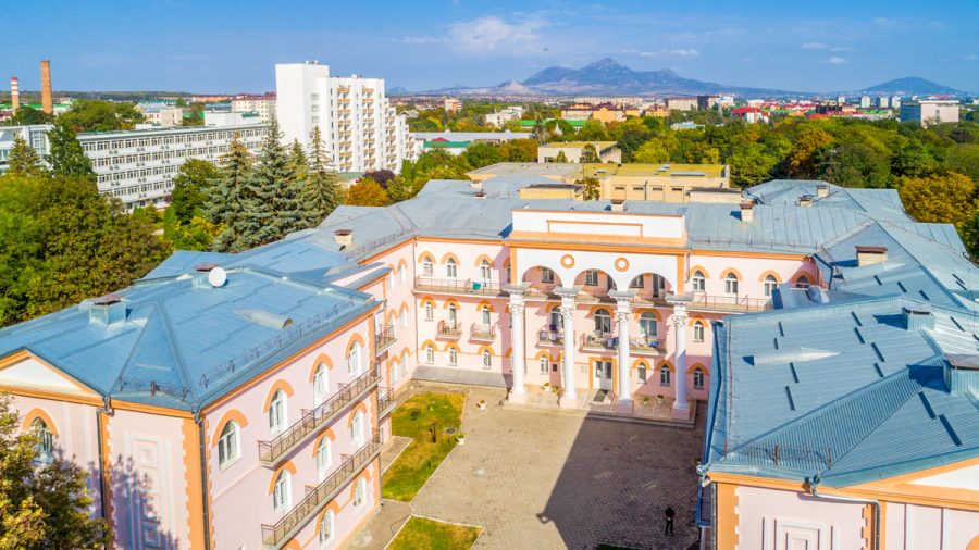Вид на корпуса сверху санатория Целебный Ключ город Ессентуки - фотография